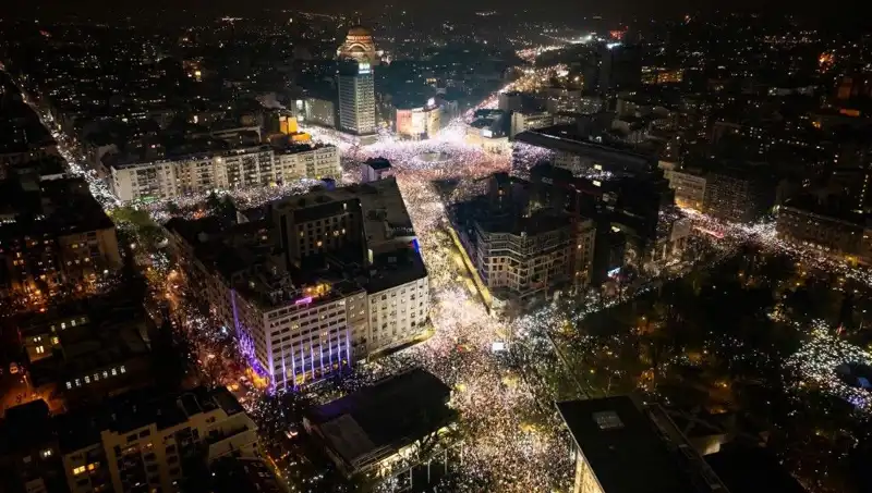 Sırbistan’da Öğrenci İsyanı: Belgrad Sokakları Protestolarla Çalkalanıyor