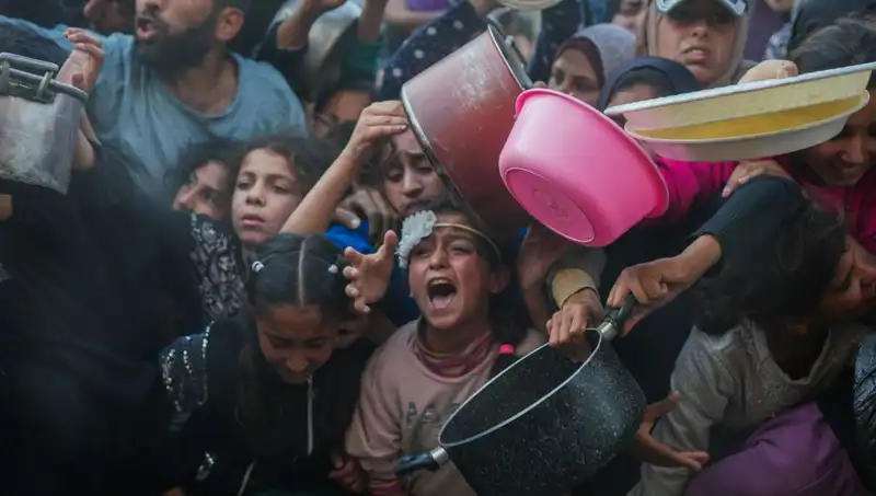 Gazze'de Satürn Misali Açlık Krizi: Un Stokları Tükendi!