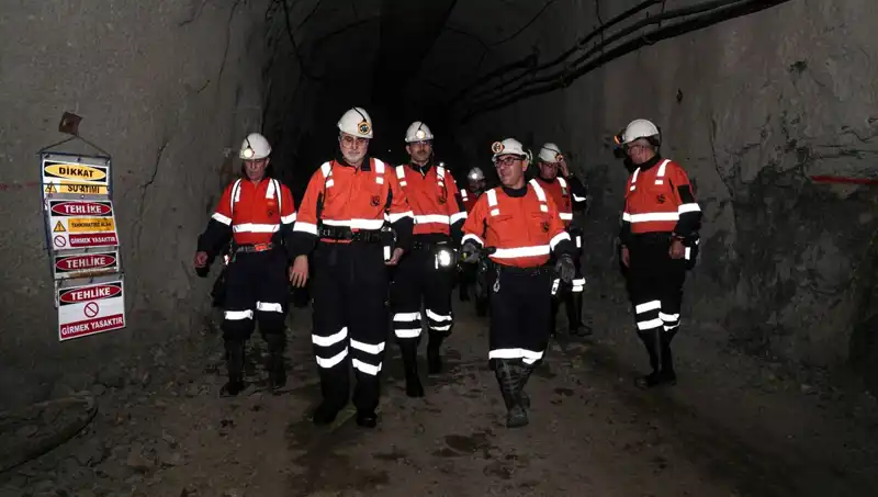 Altın Madenlerinde Psikolojik Etkiler: Bakan Işıkhan Ziyareti Neyi Değiştirecek?