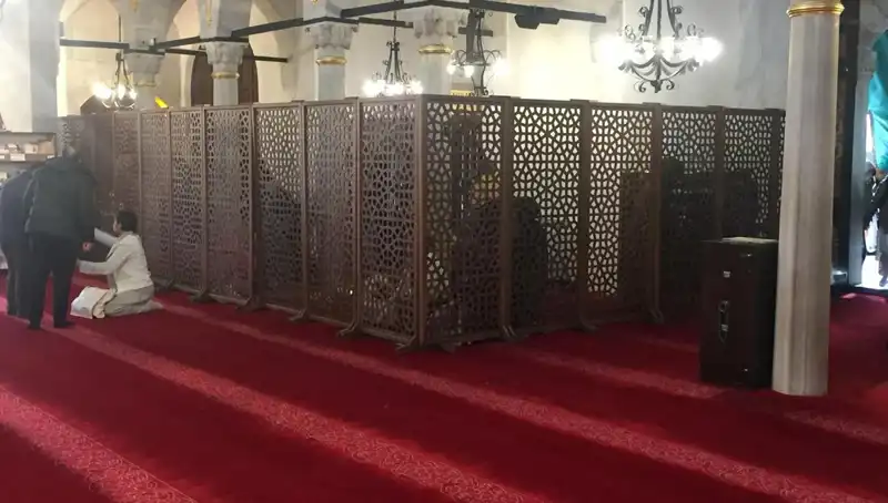 Kadın ve Erkeklerin Teravih Namazında Yan Yana Olması: Yeni Bir Uzlaşma mı?