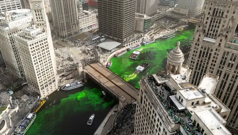 ABD'de Aziz Patrick Günü: Chicago Nehri'nin Efsanevi Yeşili