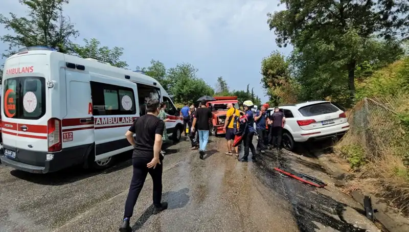 Sakarya'da Kamyonet ve Cip Çarpışması: 5 Kişi Yaralandı