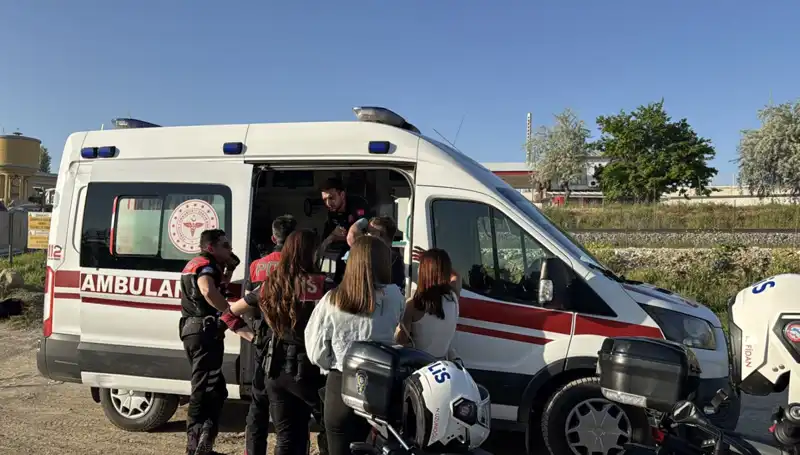 Arkadaşının Uzattığı Dalla Hayata Tutunmak: Destek Ağı Önemli mi?