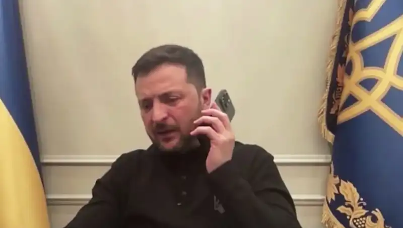 Zelenski'nin Basın Toplantısında Macron'un Araması: Şaşırtan Anlar!