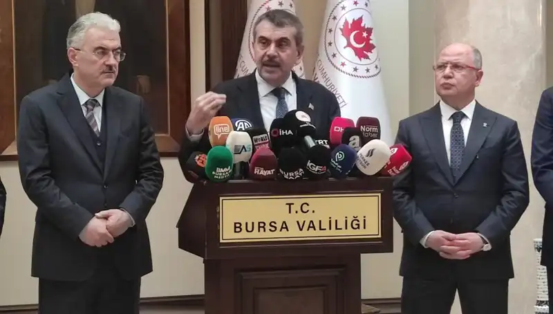 Bakan Tekin, Protestolara Katılan Çalışanlara Yaptırım Uygulanacağını Açıkladı