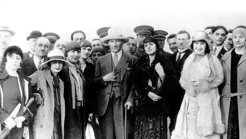 Türkiye'de Kadınların Seçme ve Seçilme Hakkı: Tarihsel Süreç ve Önemi