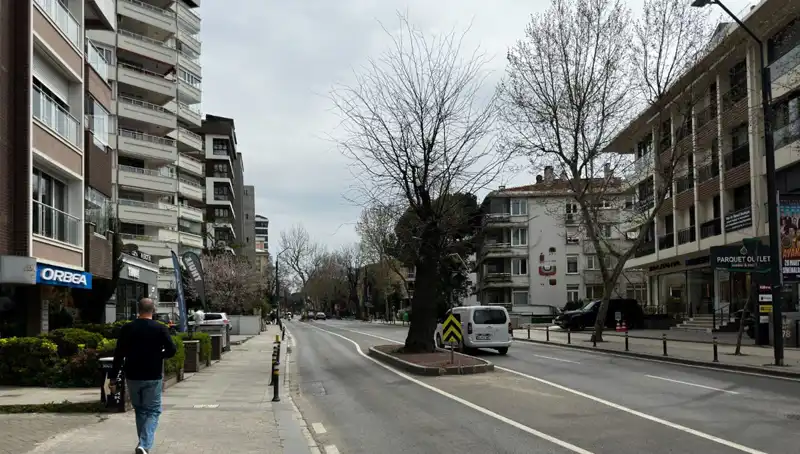 Kadıköy'de Neyin Peşinden Koşuyoruz? Sürekli Kaza Olan Caddeyi İnciliyoruz