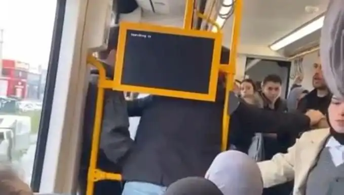 Metroda Tekme Tokat Kavga: Toplum Psikolojisi ve Şiddetin Arkasındaki Sebepler