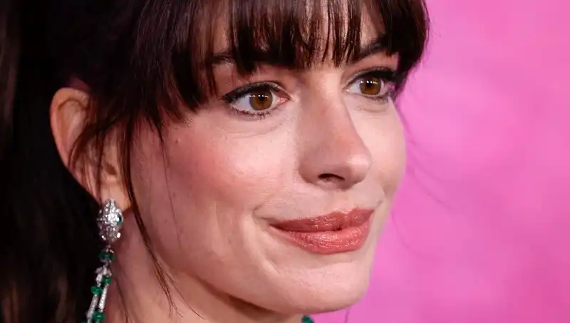 Yüzlere Enjekte Edilen Ölü Deri: Hollywood’un Korkutucu Estetik Trendleri