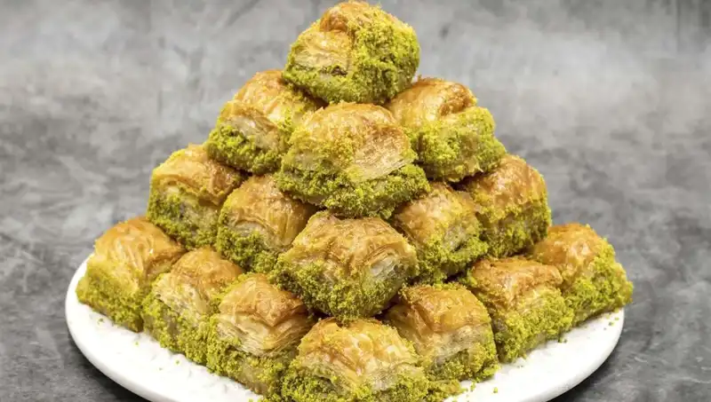 Baklavadan Bakteri Çıktı: Sağlık Uzmanları Uyarıyor!