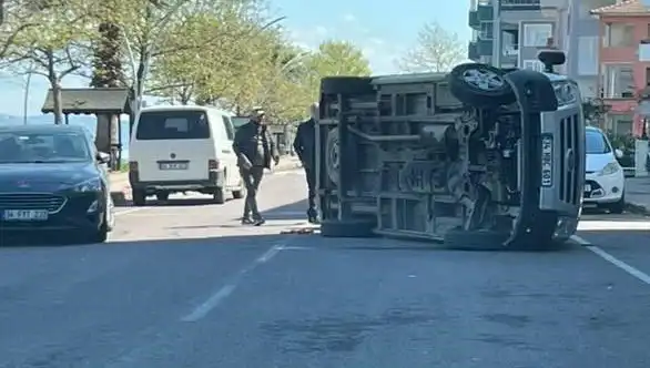 Otomobile Çarpan Araç Yan Yattı: Kazanın Psikolojik Etkileri