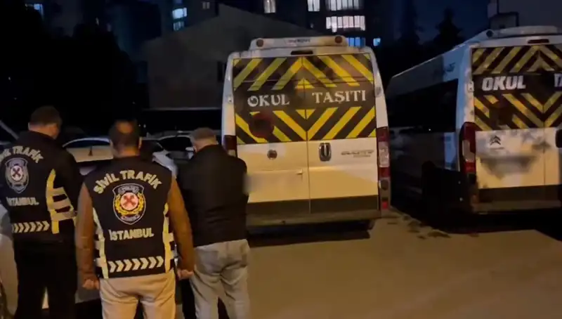 Gözler Önünde Gerçekleşen Olay: İki Servis Sürücüsü Yakalandı