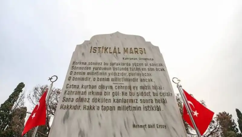 İstiklal Marşı’nın 104 Yıl Sonraki Derin Anlamları ve Psikolojik Etkileri
