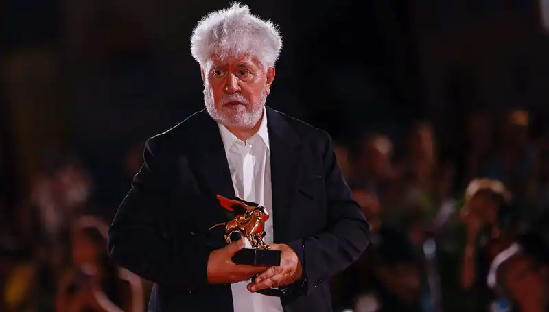 Almodóvar'dan İnsani Krizle İlgili Hükümete Acil Çağrı