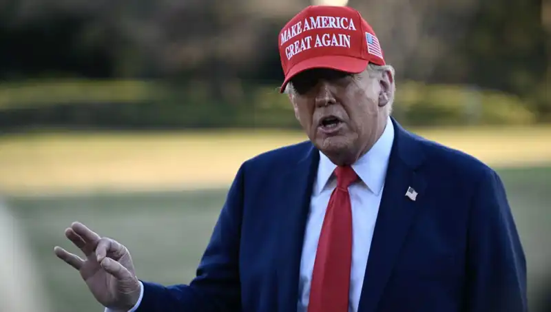 Trump'ın Övgü Dolu Paylaşımı: Ukrayna Krizi ve Savaş Tehlikesi