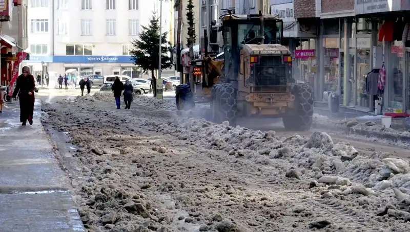 Sarıkamış'ta Kar ve Buzlar Temizleniyor: Kışa Hazırlık Süreci Başladı!