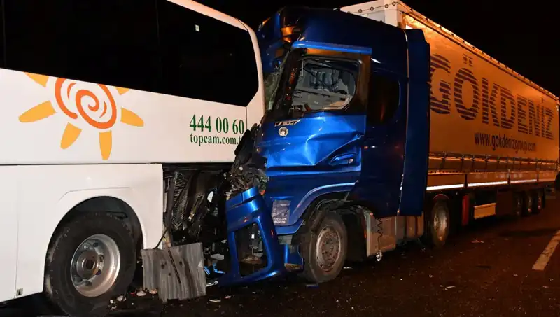 Tur Otobüsü ve Tır Çarpışması: 13 Yolcu Yaralı, Olayın Psikolojik Etkileri Neler?