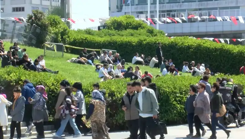 Taksim'de Deprem Anksiyetesi: Psikolojik Etkileri ve Çözüm Önerileri