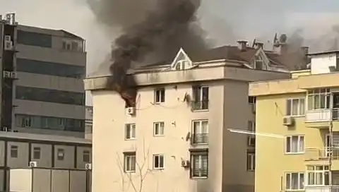 Mecidiyeköy'de Yangın Paniği: Dört Katlı Bina Kısa Sürede Alevler İçinde Kaldı