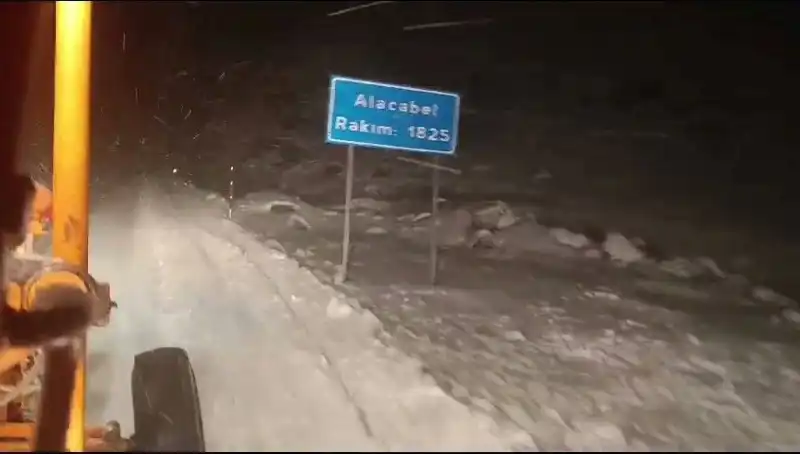 Antalya'da Kar Sürprizi: Kış Mevsimi Beklenmedik Gelişmeleri Getirdi