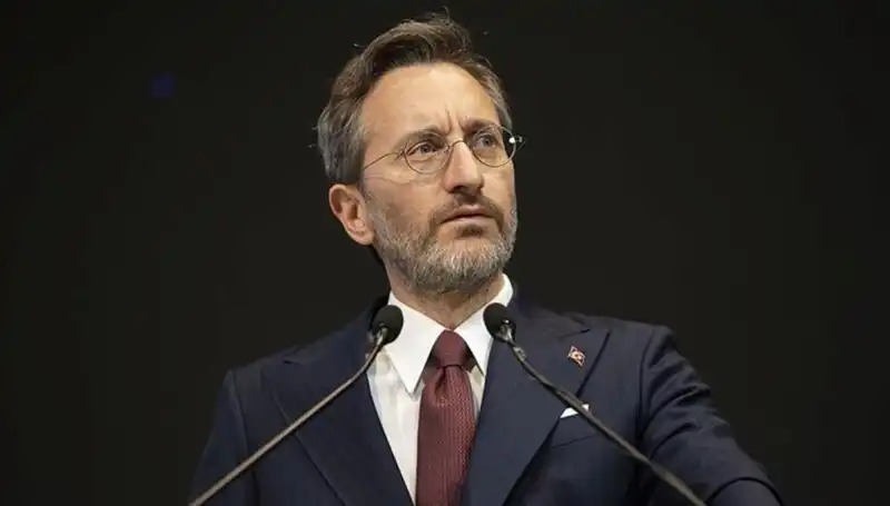 Fahrettin Altun'dan Özgür Özel'e Sert Tepki: Siyasi Tartışmalar Derinleşiyor
