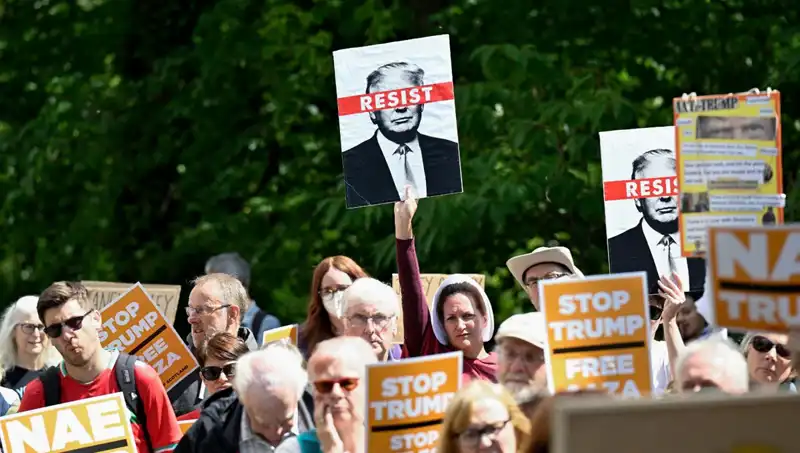 Trump’ın İskoçya Ziyareti: Golf Oynarken Protesto ile Karşılandı
