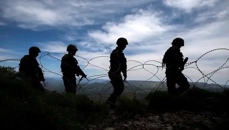 Türkiye'de Düzensiz Göçmen Yakalama Operasyonu: 32 Kişi Gözaltında