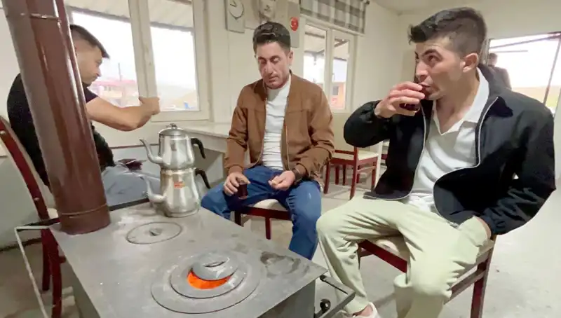 Kışa Direniş: Temmuzda Soba Yakmak Neden Psikolojimizi Etkiliyor?