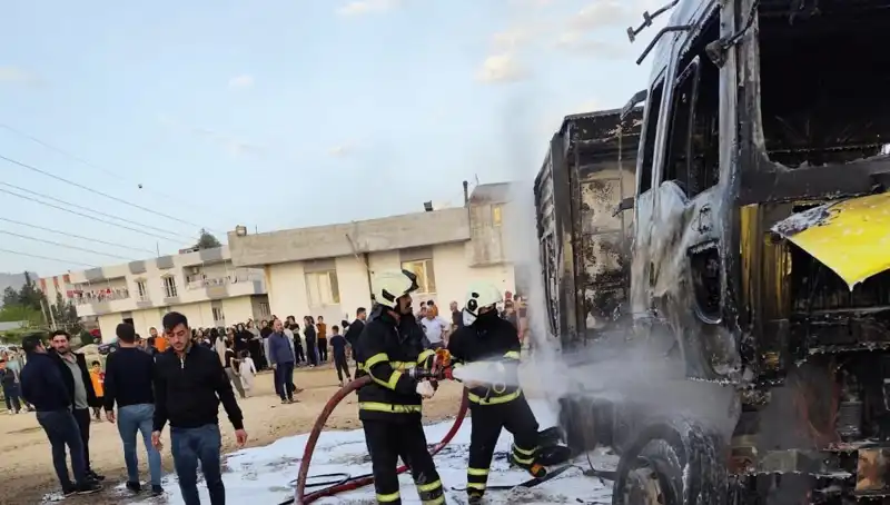 Park Halindeki İki TIR'da Neden Yangın Çıktı? Uzmanlar Açıklıyor