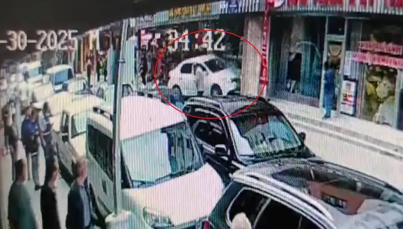 Alkollü Sürücü Mağazaya Girdi: Çocuklar Son Anda Kurtarıldı!