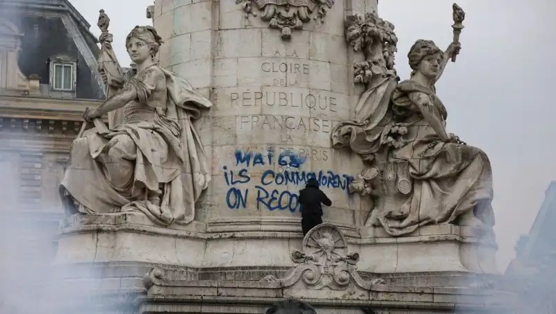Paris Belediyesi'nde Grafiti Tartışmaları: Yaratıcılığa Savaş mı Açıldı?