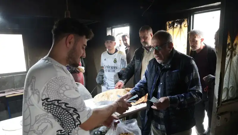 İkisi İçin 7 Kilometre Yürüyen Ekmek Tutkunları: Heyecan Verici Bir Alışveriş Deneyimi
