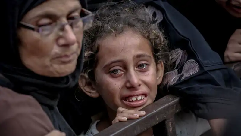 Gazze'de Açlık Krizi: İnsani Yardımlar Toprağa Gömülüyor