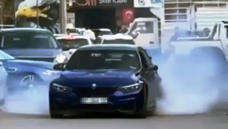 Drift Yapan Sürücülerle Dolu Sanayi Sitesinde Esnafın İsyanı