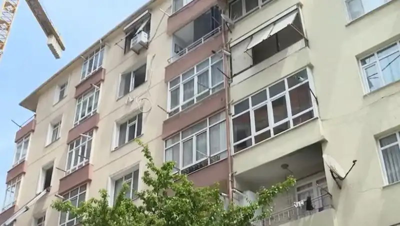 İstanbul'da Kolon Patlaması: 96 Daireli Site Tehlikeli Durumda