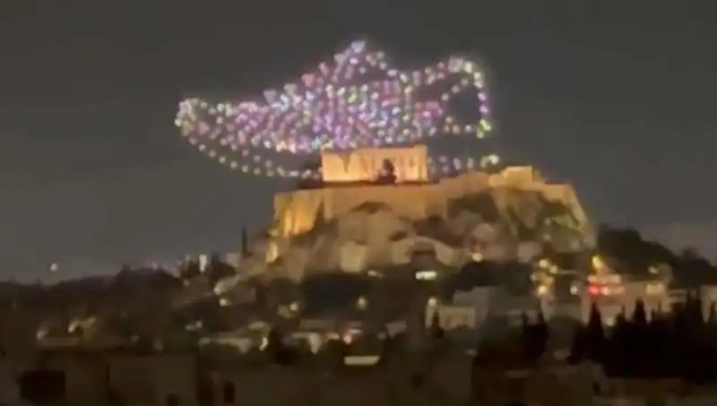 Akropolis Üzerindeki Drone İle Reklamın Psikolojik Etkileri ve Soruşturma