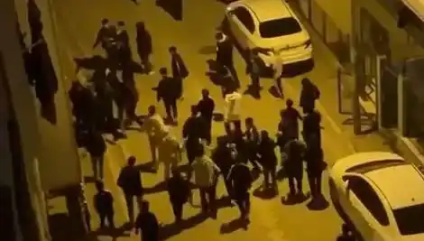 Esenyurt'ta Sopalı Mahalle Baskını: Gençler Arasındaki Nefret Eylemi