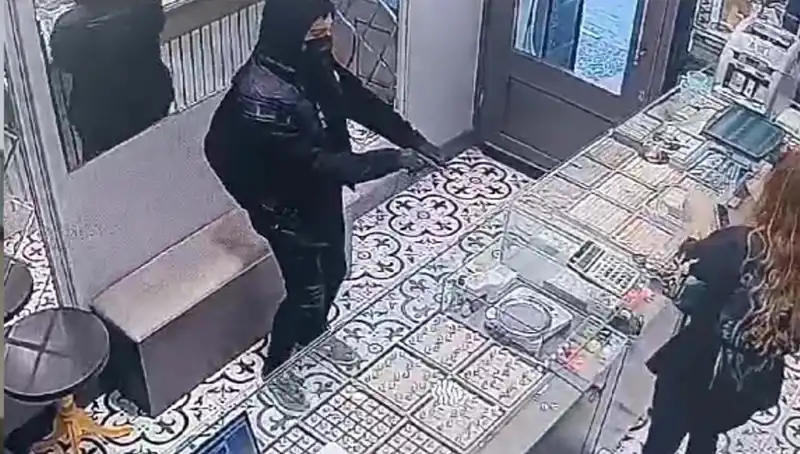 : Soygun Girişimi: Hırsızlık Psikolojisi ve Alışkanlıklar Üzerine İlginç Gözlemler