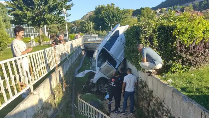 Muğla'da Direksiyon Kırma Sırasında Yaşanan Kaza: Psikolojik Etkileri ve Önlemler