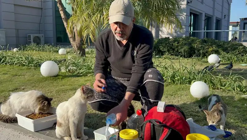 59 Yaşındaki Adamın Günlük 8 Kilometre Yürüyüşü: Merhamet Dolu Bir Hikaye