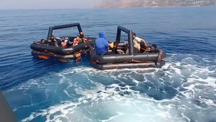 Ayvacık'ta 19 Kaçak Göçmen Kurtarıldı: İnsanlık Dramı ve Psikolojik Etkileri