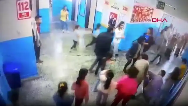 Öğrencinin Hayatini Kurtaran Müdür Yardımcısı: Eşsiz Bir Başarı Hikayesi