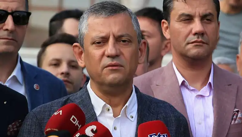 Demokrasinin Kalesi Tehdit Altında: Özgür Özel Uyarıyor