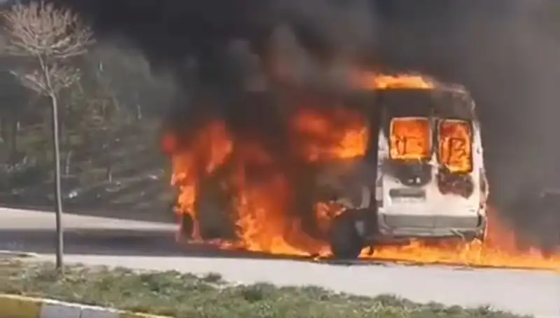Havalimanı Servis Araçları Yangınla Yüz Yüze: Psikolojik Etkiler ve Sonrası