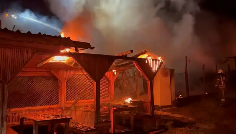 Şile'de Altı Gözleme Restoranı Yangınla Yok Oldu: Psikoloji Üzerindeki Etkileri