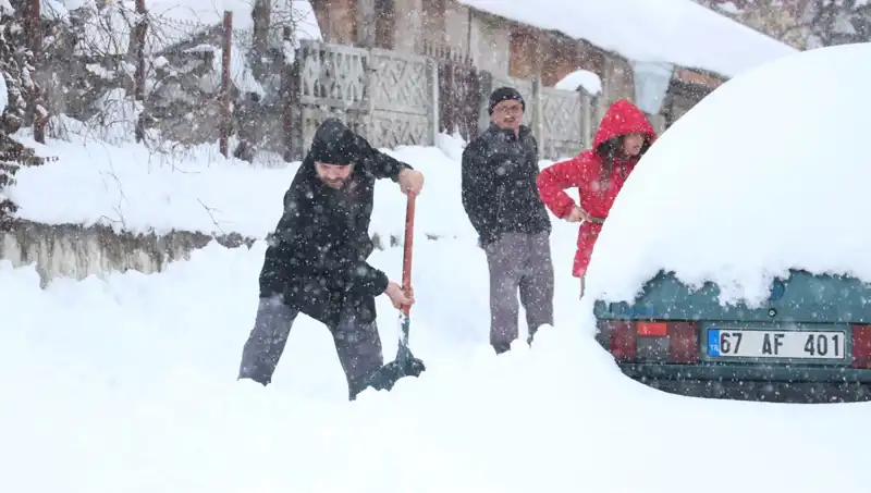 Okullar 14 Nisan'da Tatil Mi? Kar Tatili Görüşmeleri Devam Ediyor!