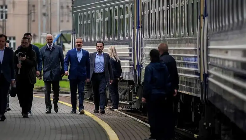 Dışişleri Bakanı Fidan'ın Ukrayna Ziyareti: Psikolojik Etkiler ve Stratejik Sonuçlar