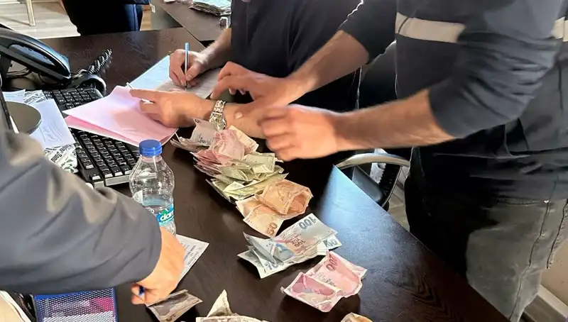 Antalya'daki Dilenci Operasyonunda 19 Bin Lira Ele Geçirildi!